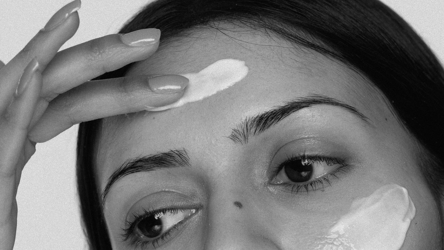 Niacinamide 101: How To Use It & What Are The Benefits?